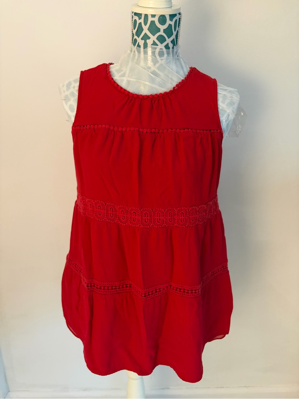 A Pea in the Pod red maternity blouse L